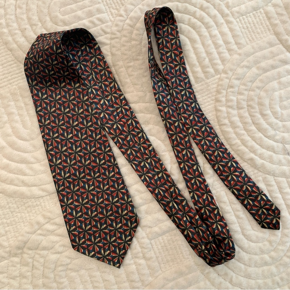DAE RO Silk Blue Red Patterned Tie